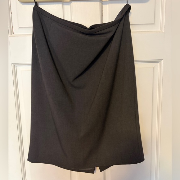 Skirt suit! Calvin Klein skirt and blazer. Like new. Size 6 - Picture 3 of 4